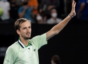 开云体育-ATP总决赛险胜澳网，梅德韦杰夫高光表现