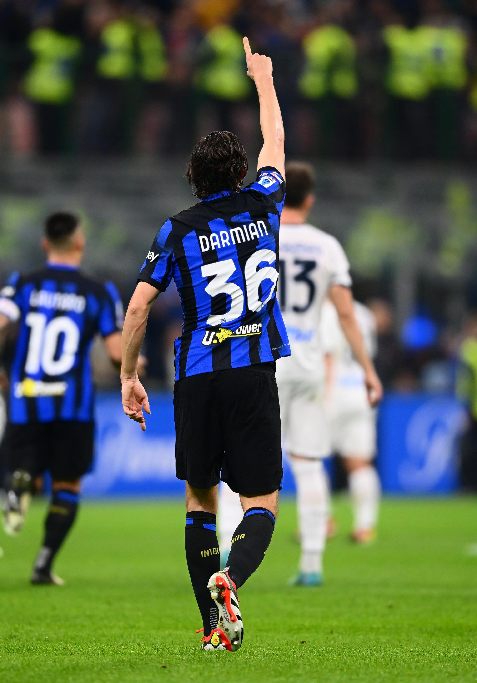 包含那不勒斯对阵国际米兰，引发球迷激情高涨的词条