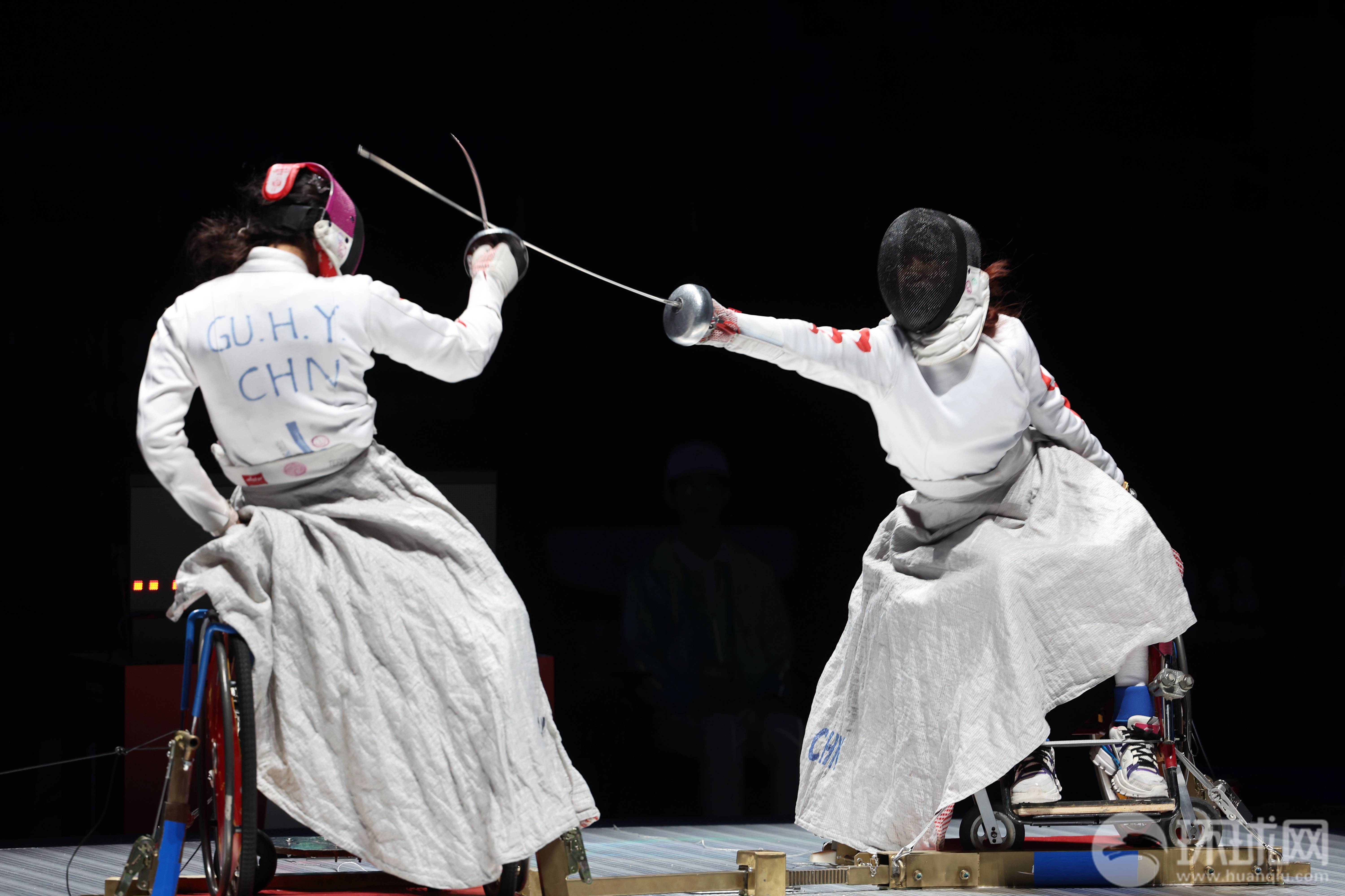 关于激战一触即发：击剑女子重剑冠军争夺燃情上演的信息