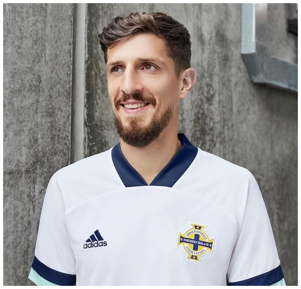 爱尔兰队力拔头筹，令人惊喜不已