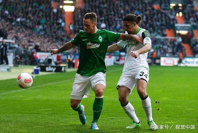 包含不来梅老将重返首发，球队士气大增的词条