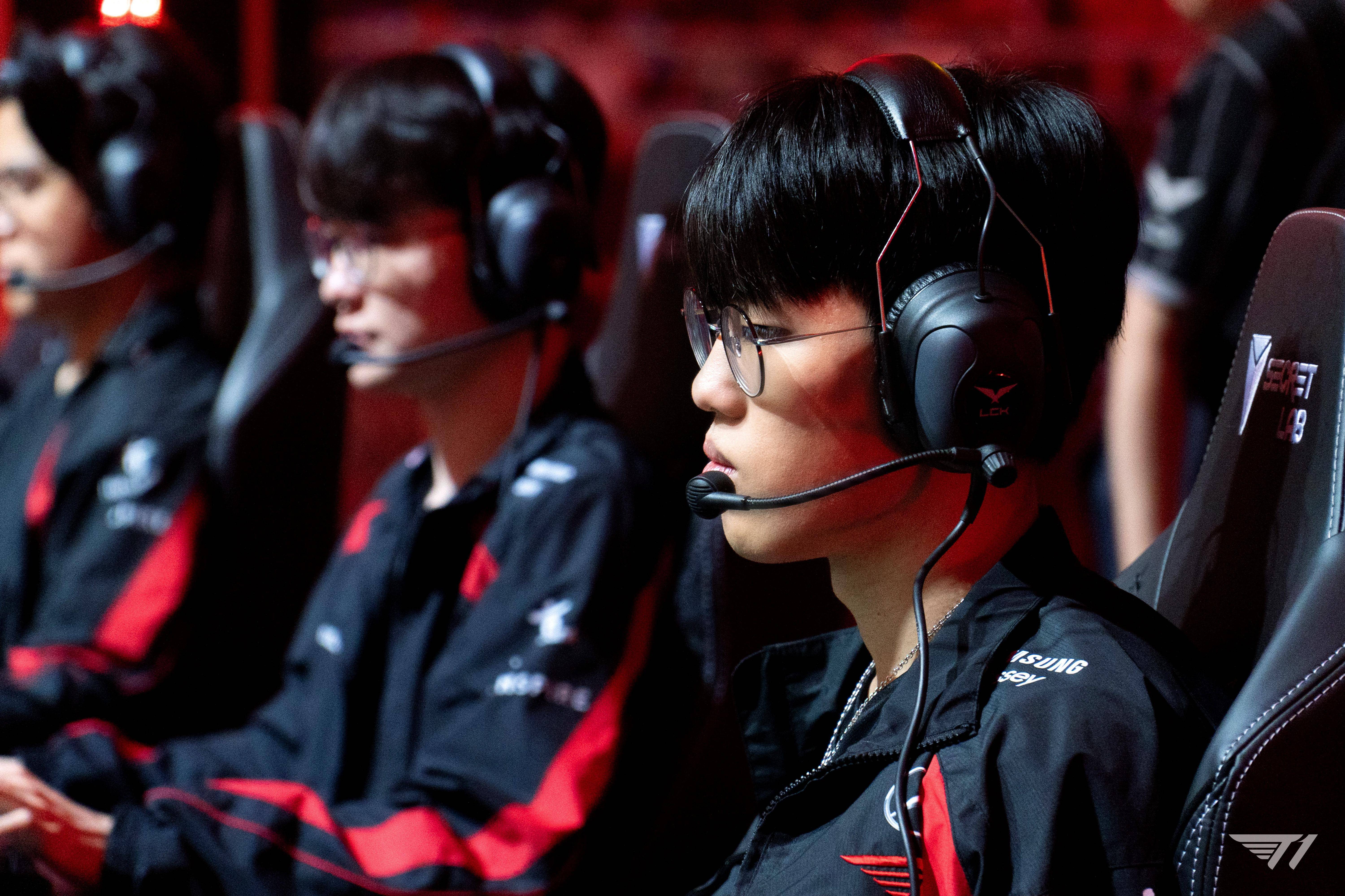 全球热议！英雄联盟场外八卦引关注的简单介绍