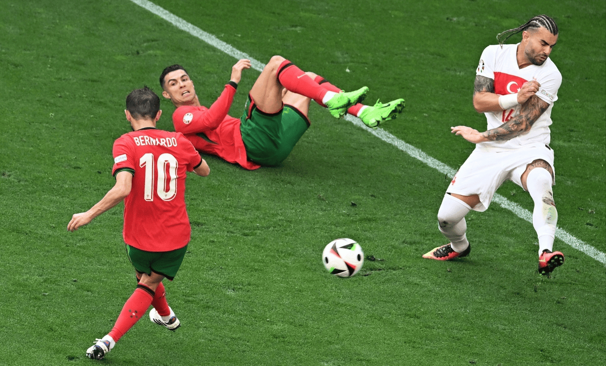 关于球星爆发！足球赛场再现神级操作的信息