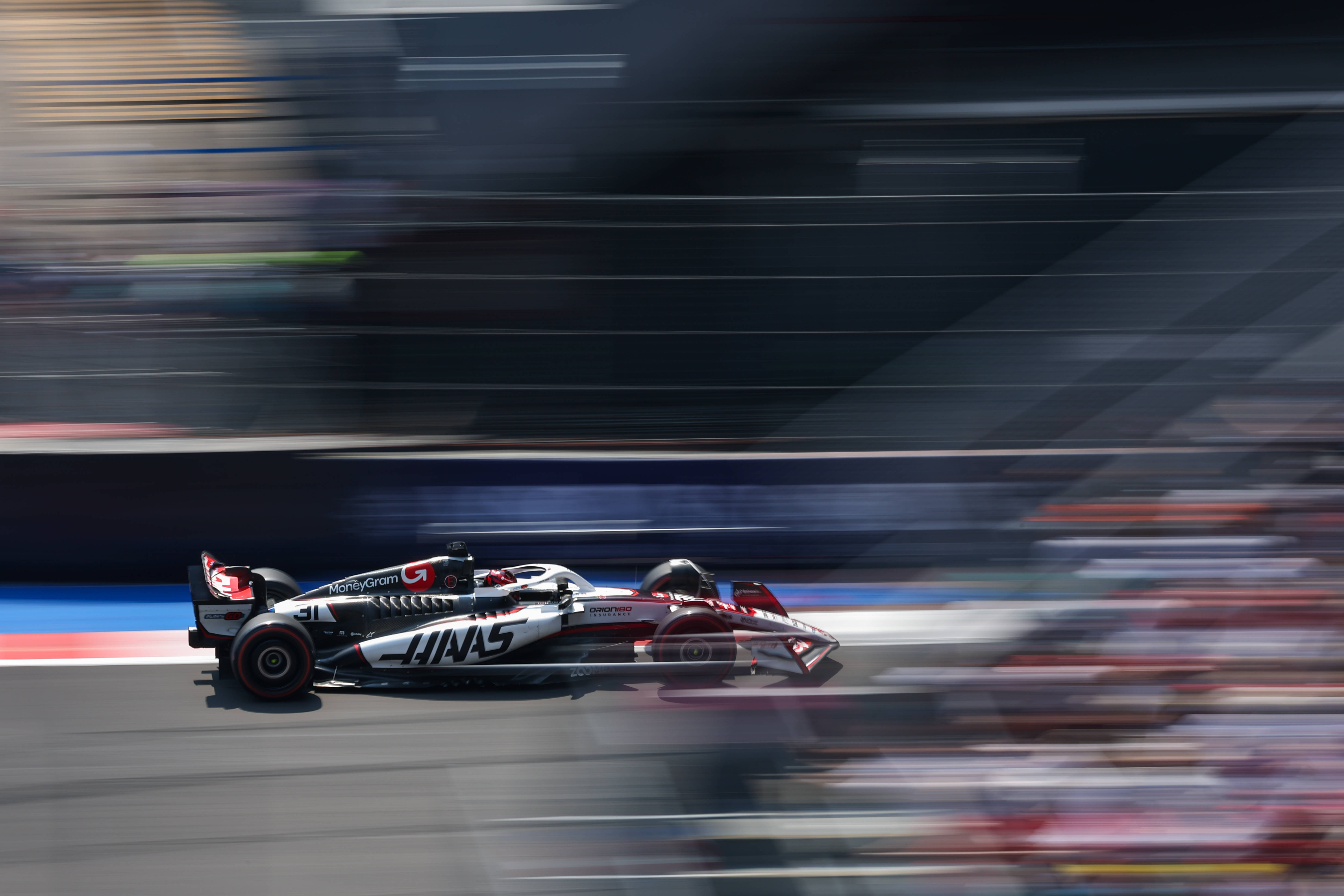 红牛二队翻盘雷诺车队,塞恩斯统治全场 红牛二队翻盘雷诺车队,塞恩斯统治全场