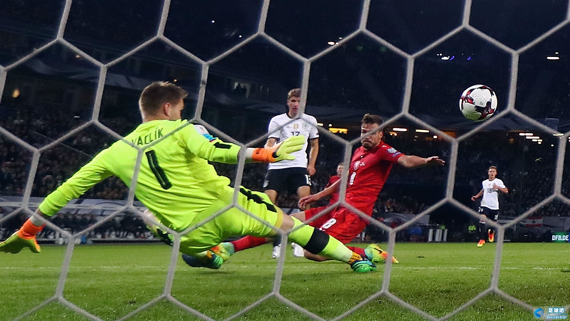 土耳其险胜里昂,穆勒状态火热 土耳其险胜里昂,穆勒状态火热