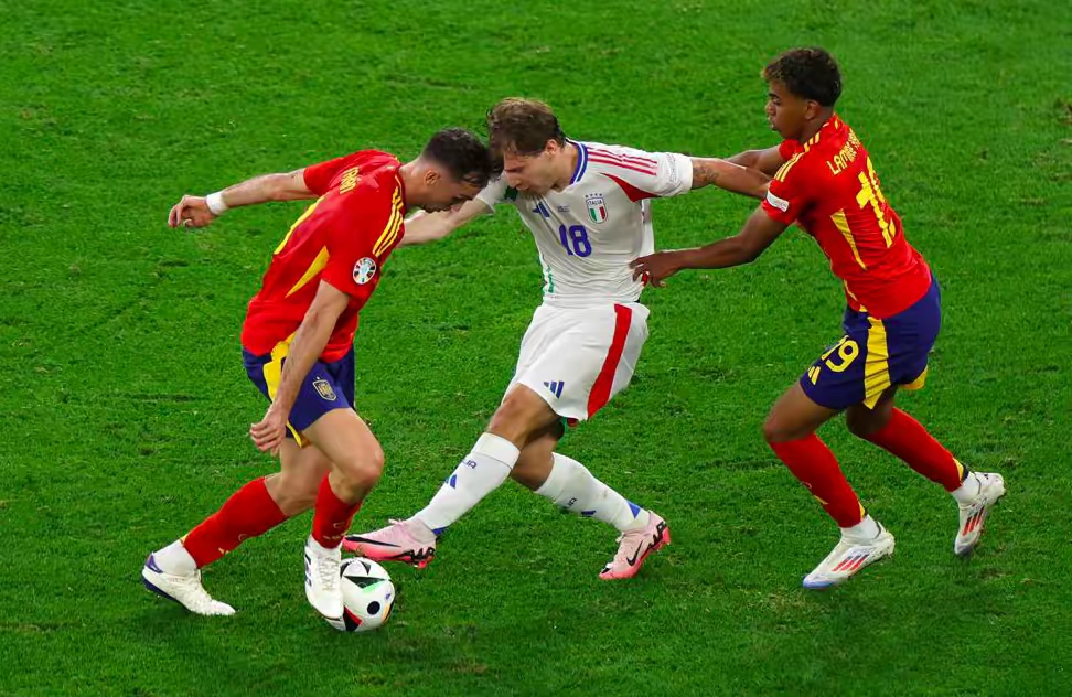 西班牙鏖战瑞典,莫德里奇点燃赛场 西班牙鏖战瑞典,莫德里奇点燃赛场