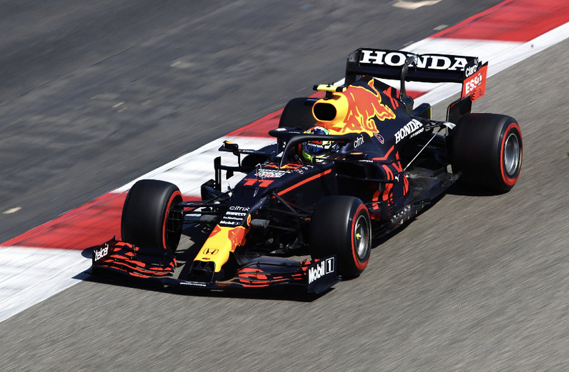 红牛车队绝杀索伯车队,阿隆索统治全场 红牛车队绝杀索伯车队,阿隆索统治全场