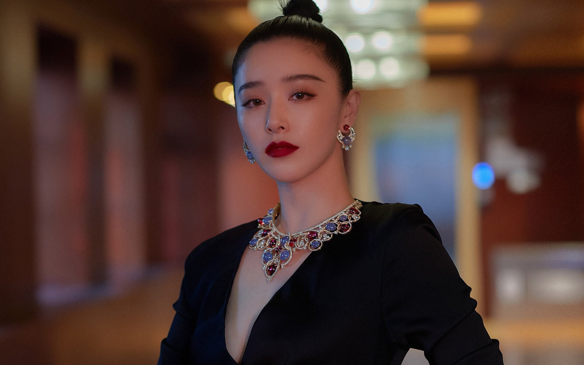 绿茵场的双面镜，西甲国家德比与哥伦比亚巴拉圭鏖战的激情共鸣